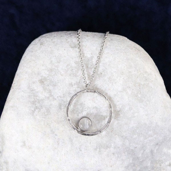 Silberne Halskette mit Ring und Bergkristall